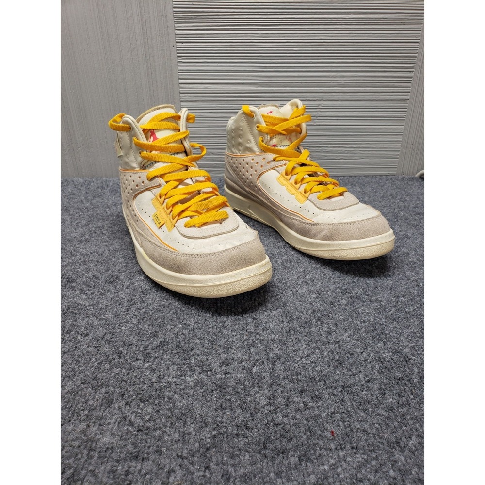 Nike Men Sneakers 9.5 Beige Yellow Lace Up Round Toe Lined High Tops Logo Active